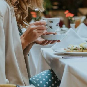 Linen hire services involve renting linen, such as bed sheets, tablecloths, and towels rather than purchasing and maintaining them yourself.